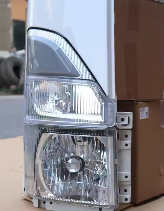 1 PairSet Truck Headlamp Signal Lamp Corner Lamp Truck Part Head LampTruck Headlight Assembly for Isuzu Truck 700P NPR NQR 4HK1