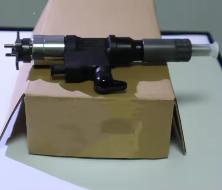 For Isuzu Engine Parts Common Rail Diesel Fuel Injector 8-98160061-3 095000-8933 for Isuzu 4HK1