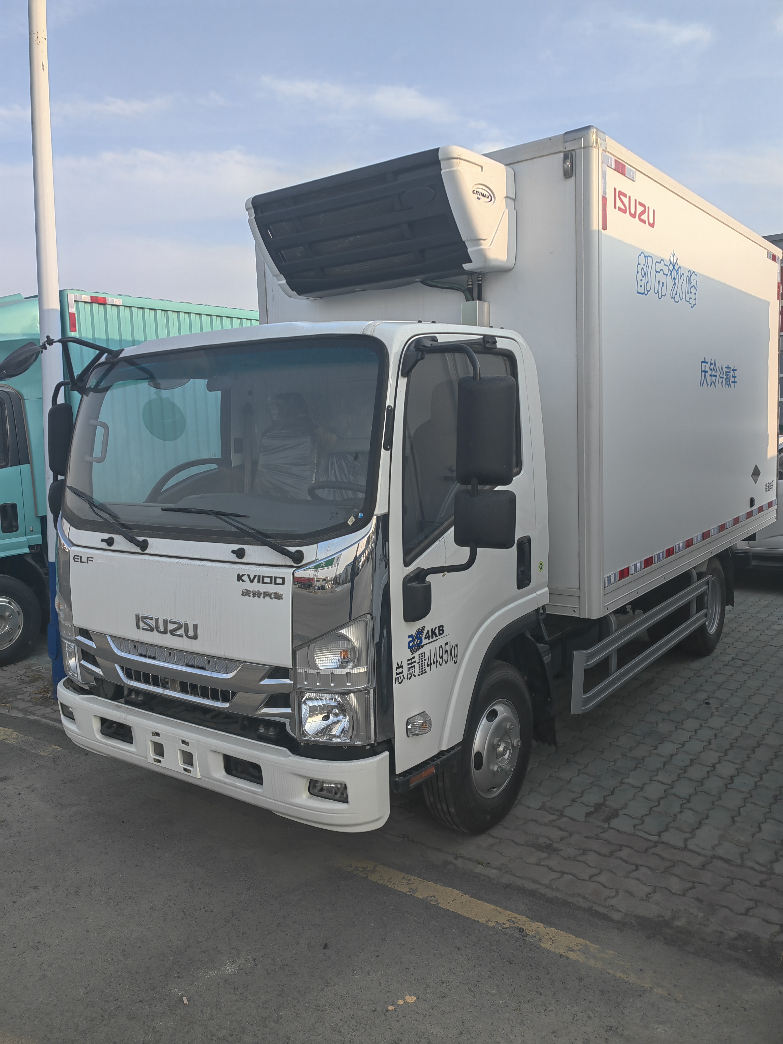 QL ISUZU KV100 Refrigerated transport vehicle